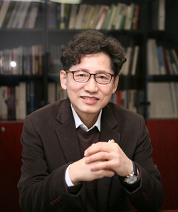 홍재기 한국열린사이버대학교 교수