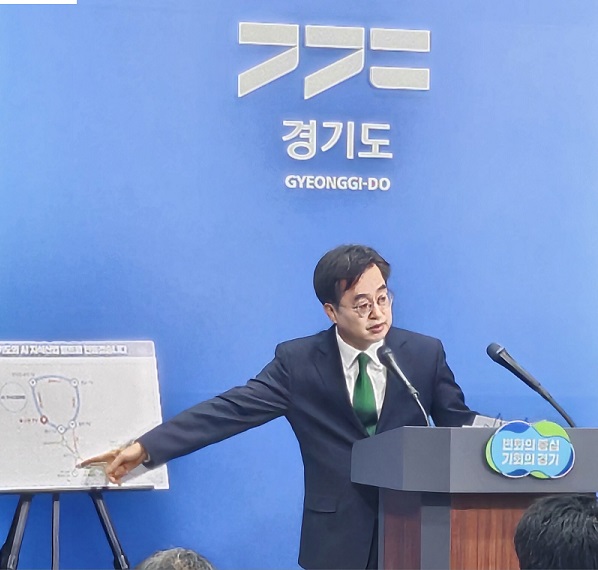 26일 김동연 경기도지사가 기자회견을 열고 ‘북수원 테크노밸리 개발 구상’을 발표하고 2025년 착공을 목표로 추진하겠다고 밝히고 있다.