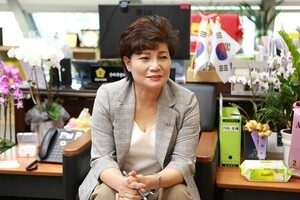 [기획 | 10대 상임위원장에게 듣는다]성남시의회 민영미 윤리특별위원장 ② "금강산에서의 6일, 그 후 30년의 봉사"